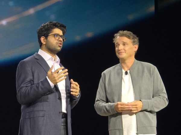 아라빈드 스리니바스 퍼플렉시티 CEO(왼쪽)과 크리스찬 클라인 SAP CEO가 대담을 나누고 있다. /사진=남도영 기자