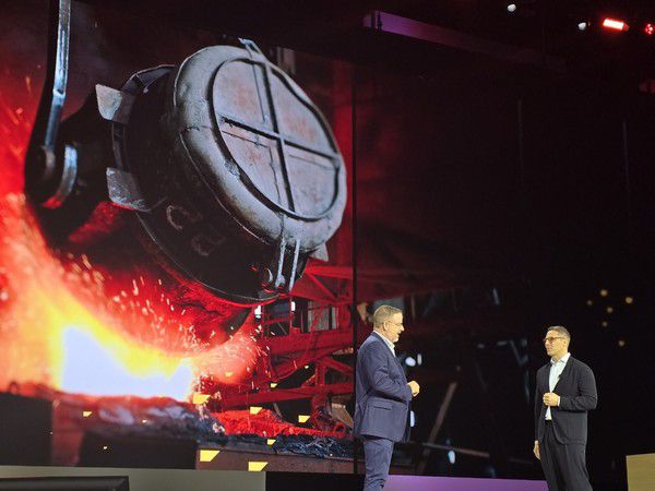 제프 쉴렌트로프 피닉스 글로벌 최고정보기술책임자(왼쪽)와 얀 길그 SAP 아메리카 및 SAP 비즈니스 스위트 부문 최고매출책임자 /사진=남도영 기자