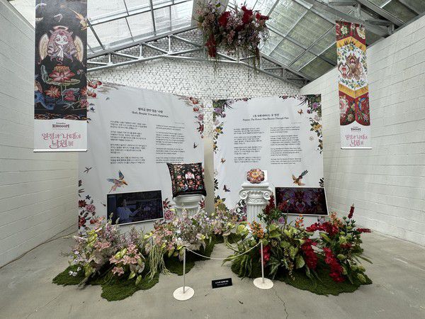 서울 성수동 서브젝티브 카페에서 개최된 쿠키런: 킹덤, '열정과 나태의 낙원 특별전'에 관련 영상 콘텐츠가 마련되어 있다. / 사진=서미희 기자