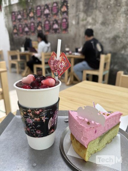 쿠키런: 킹덤의 캐릭터 쿠키를 테마로 한 음료와 디저트 / 사진=서미희 기자