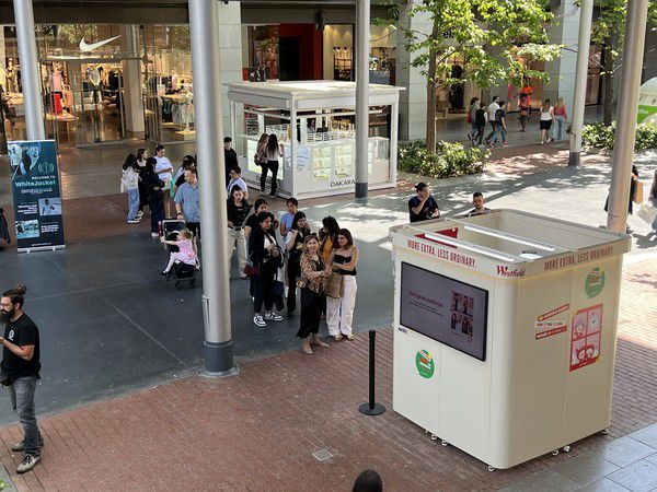 스페인 바르셀로나 쇼핑몰 '웨스트필드 라 마키니스트'에 설치된 체리포토 / 사진=체리 제공