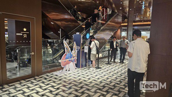 더현대 서울 '포켓몬 고' 오프라인 이벤트를 방문한 관람객들이 이벤트를 즐기고 있다. / 사진=조성준 기자