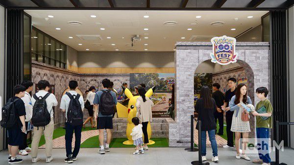더현대 서울 '포켓몬 고' 오프라인 이벤트를 방문한 관람객들이 이벤트를 즐기고 있다. / 사진=조성준 기자