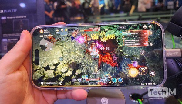 로스트아크 모바일의 모바일 환경 시연 모습. / 사진=조성준 기자