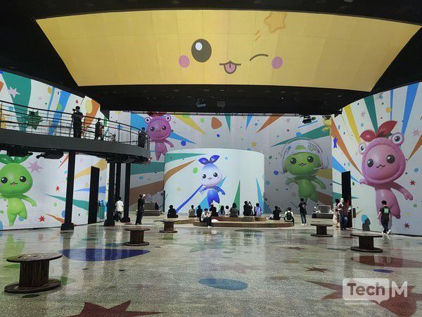 로스트아크의 미디어 전시 '빛의 여정' 전경. / 사진=조성준 기자