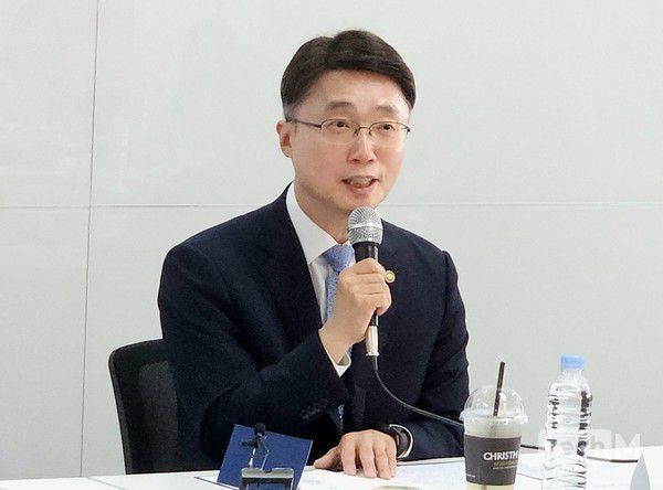 8일 류제명 과학기술정보통신부 제2차관이 취임 후 첫 공식 현장 행보로 한국인공지능·소프트웨어산업협회(KOSA)를 찾아 산업계의 도움을 당부하고 있다. /사진=임경호 기자