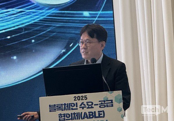 9일 서울 용산구 서울드래곤시티 랑데부홀에서 열린 '블록체인 수요-공급 협의체 2025 1차 정례회의'에서 류창보 오픈블록체인협회장이 발표하고 있다. / 사진=서미희 기자