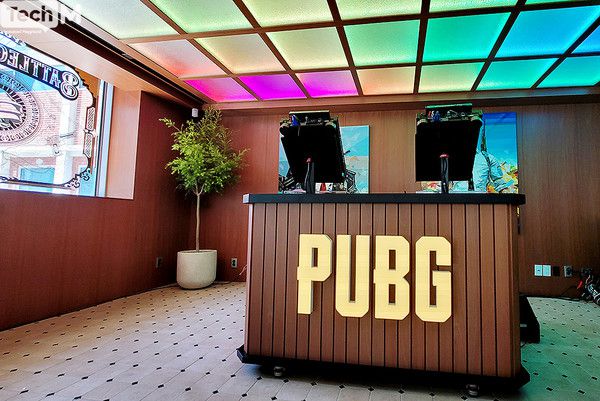 디제잉 기계가 놓여있는 2층/사진=이소라 기자