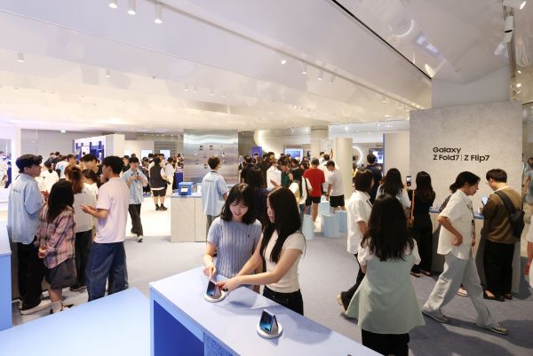 삼성전자는 8월10일까지 서울 영등포구 현대백화점 더현대 서울에서 '갤럭시 스튜디오'를 운영한다/사진=삼성전자 제공