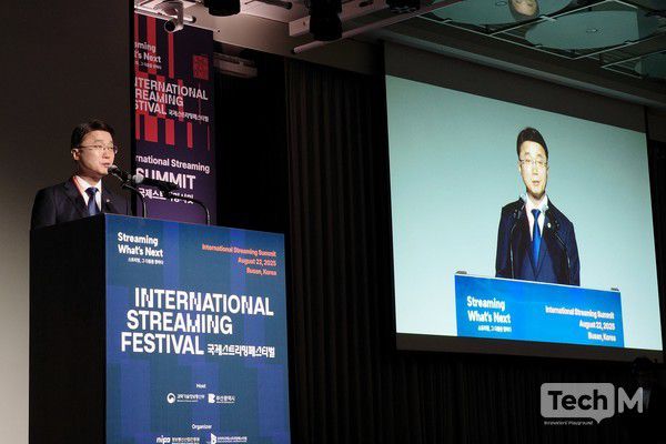 22일 부산 해운대구 파라다이스호텔에서 열린 과학기술정보통신부 'OTT·FAST 산업의 AI 혁신 현장 간담회'에 앞서 류제명 과기정통부 제2차관이 '2025 글로벌 스트리밍 서밋'에 참석해 축사를 하고 있다. /사진=임경호 기자