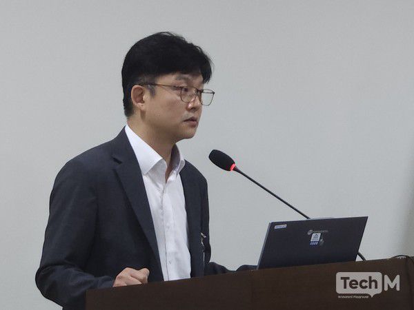 최형우 경남대 교수가 26일 국회의원회관에서 열린 '소버린·버티컬·피지컬 AI G3, 우리의 길은?' 정책토론회에 참석해 발제하고 있다. /사진=임경호 기자