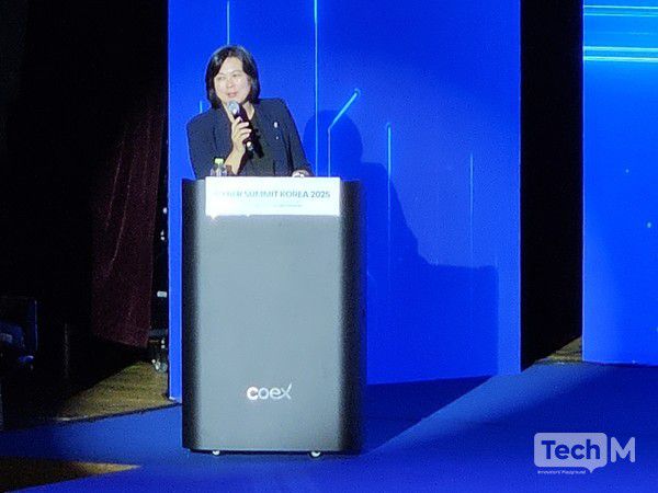 9일 서울 코엑스에서 국정원이 개최한 '사이버 서밋 코리아 2025'가 열리고 있다. 이날 공개 석상에 처음으로 모습을 드러낸 김소정 국가안보실 사이버안보비서관이 N2SF 정책 소개 세션에서 좌장 역할을 하고 있다. /사진=임경호 기자