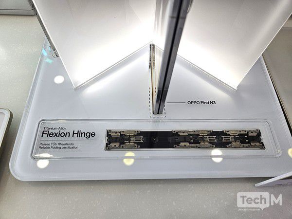 싱가포르 스마트폰 매장에 진열된 오포의 폴더블 스마트폰인 '파인드 N3' /사진=김소라 기자