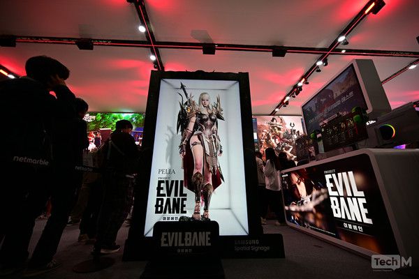 부산 벡스코에서 열린 '지스타 2025' 넷마블 부스 앞에 설치된 삼성전자 '스페이셜 사이니지' /사진=남도영 기자