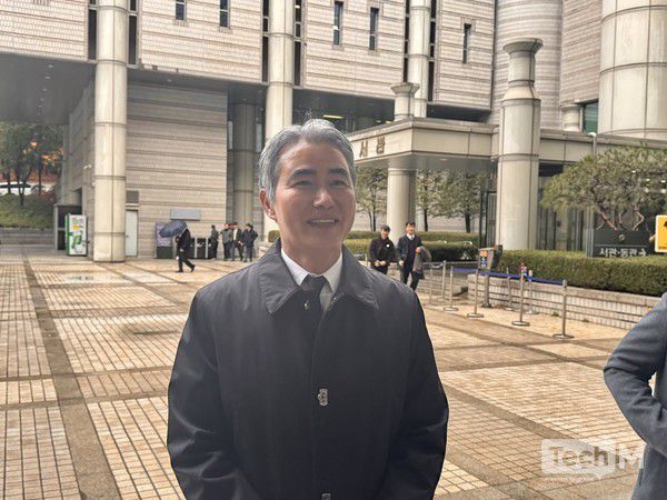 가상자산 위믹스 유통량을 조작했다는 혐의로 불구속기소 된 장현국 넥써쓰 대표(전 위메이드 대표)가 27일 서울 서초구 서울고등법원에서 열린 항소심에서 무죄를 선고받고 소감을 밝히고 있다. / 사진=서미희 기자
