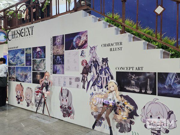 5일 일산 킨텍스에서 개최된 'AGF 2025' 현장에서 에이블게임즈의 '크레센트' 부스를 방문한 관람객들이 다양한 이벤트에 참여하고 있다. / 사진=조성준 기자