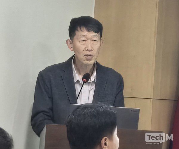 유건식 성균관대학교 교수가 '국내 OTT 생태계 진단 및 지속가능한 발전을 위한 과제' 세미나에서 발제를 진행하고 있다 / 사진=배수현 기자