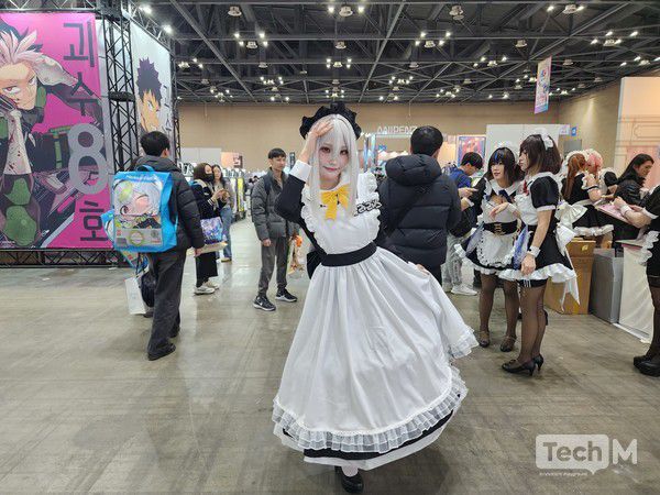 5일 일산 킨텍스에서 개최된 'AGF 2025' 현장에서 다양한 코스프레를 한 코스어들이 포즈를 취하고 있다. / 사진=조성준 기자