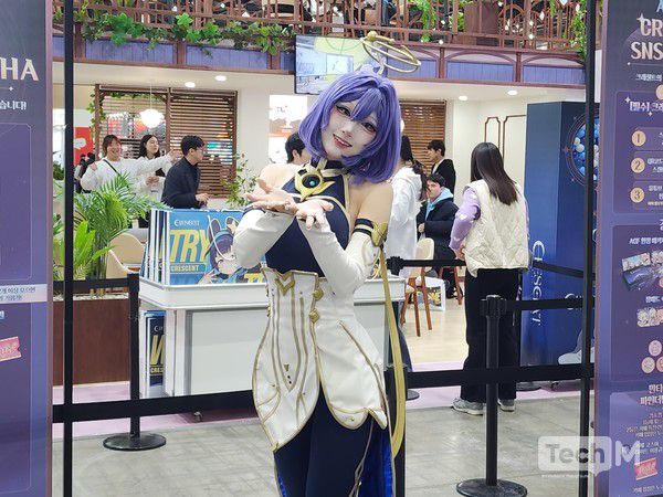 5일 일산 킨텍스에서 개최된 'AGF 2025' 현장에서 다양한 코스프레를 한 코스어들이 포즈를 취하고 있다. / 사진=조성준 기자