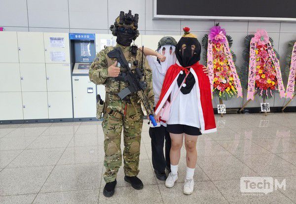 5일 일산 킨텍스에서 개최된 'AGF 2025' 현장에서 다양한 코스프레를 한 코스어들이 포즈를 취하고 있다. / 사진=조성준 기자