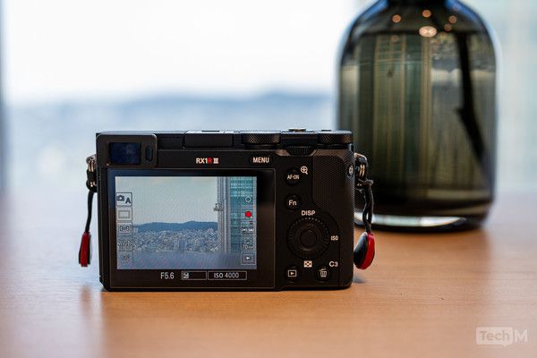 소니 렌즈 일체형 풀프레임 카메라 'RX1R III' /사진=테크M