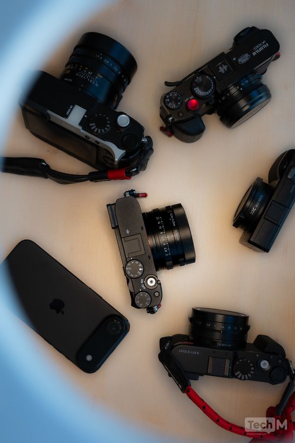 소니 'RX1R III'(가운데)와 타사 렌즈 일체형 카메라들 /사진=테크M