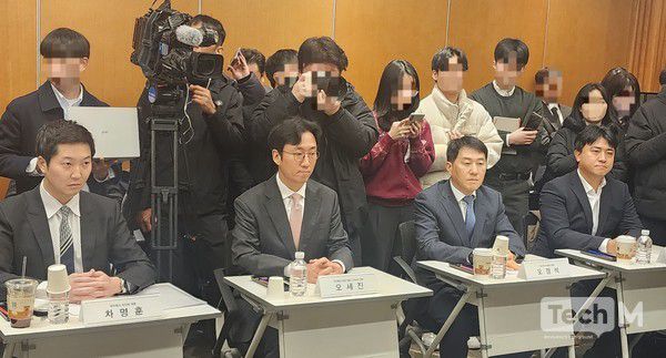 차명훈 코인원대표(왼쪽부터), 오세진 닥사 의장 겸 코빗 대표, 오경석 두나무 대표, 김영진 빗썸 부사장이 \'디지털자산업계 정책간담회\'에 참석했다. / 사진=조성준 기자