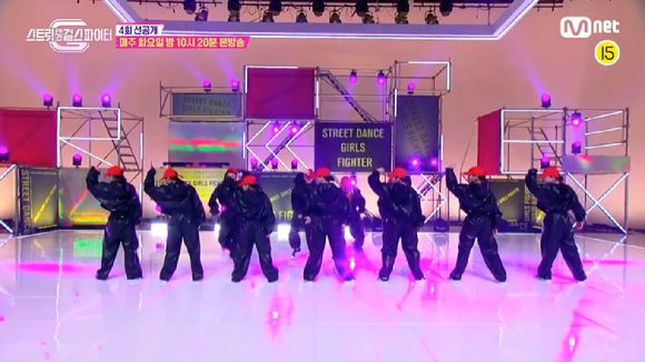 '스트릿댄스 걸스 파이터' 팀 훅인 미스몰리와 에이치의 원 팀 퍼포먼스 영상이 큰 호응을 얻고 있다. [사진=Mnet '스트릿댄스 걸스 파이터' 캡쳐]