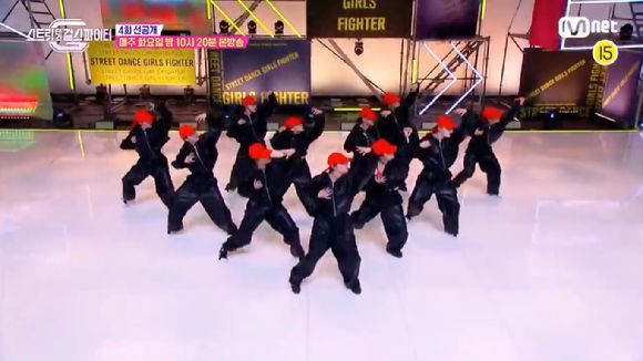 '스트릿댄스 걸스 파이터' 팀 훅인 미스몰리와 에이치의 원 팀 퍼포먼스 영상이 큰 호응을 얻고 있다. [사진=Mnet '스트릿댄스 걸스 파이터' 캡쳐]