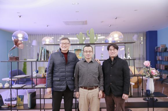 백종범 교수(교신저자), 가오펑 한 박사(제1 저자), 정후영 교수(공동교신저자)(왼쪽부터.} [사진=유니스트]