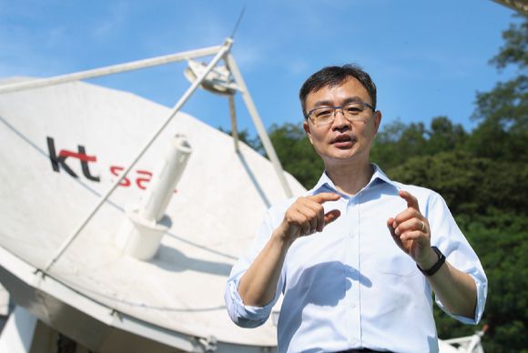 최경일 KT SAT CTO는 18일 충청남도 금산위성센터에서 ‘초연결시대, 위성 서비스가 바꾸는 미래’를 주제로 연설했다. [사진=KT]
