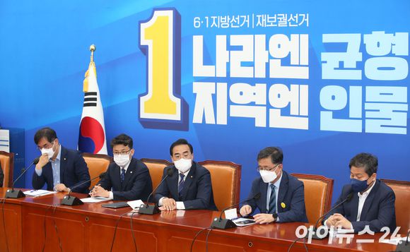 박홍근 더불어민주당 원내대표가 27일 오전 서울 여의도 국회에서 열린 주요현안 기자간담회에서 모두발언을 하고 있다. [사진=김성진 기자]