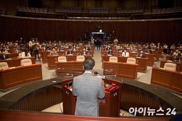박홍근 더불어민주당 원내대표가 22일 국회 본청 예결위회의장에서 열린 의원총회에서 모두발언을 하고 있다. [사진=김성진 기자]
