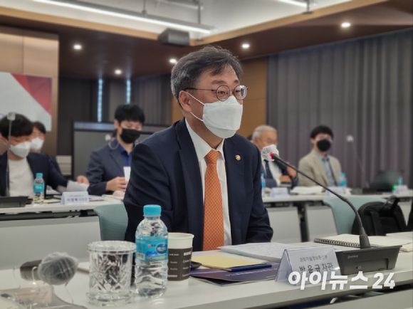 박윤규 과학기술정보통신부 2차관이 인텔리안테크놀러지스 본사에서 열린 '제11차 디지털 국정과제 연속 현장 간담회'에서 발언하고 있다. [사진=안세준 기자]