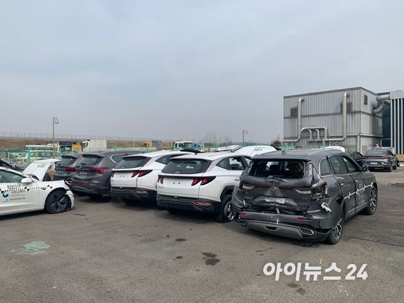 자동차 시험 후 보관 중인 차량들 [사진=김종성 기자]