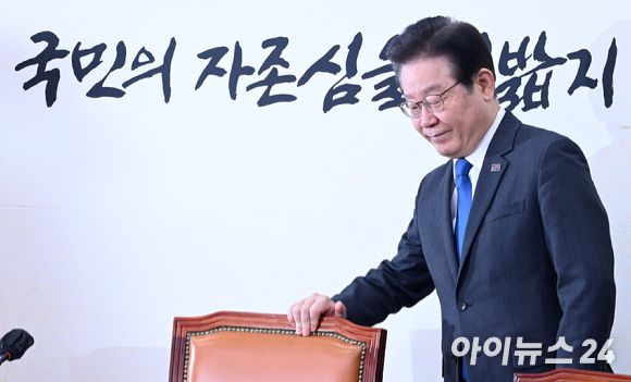 이재명 더불어민주당 대표가 지난 27일 오전 서울 여의도 국회에서 열린 최고위원회의에 참석해 자리하고 있다. [사진=김성진 기자]
