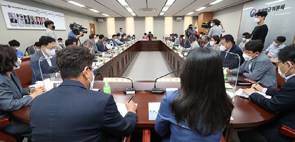 세종시 정부세종청사에서 최저임금위원회 전원회의가 열린 모습. [사진=뉴시스]