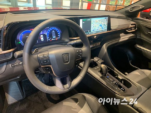 토요타 16세대 '크라운' 인테리어 [사진=김종성 기자]