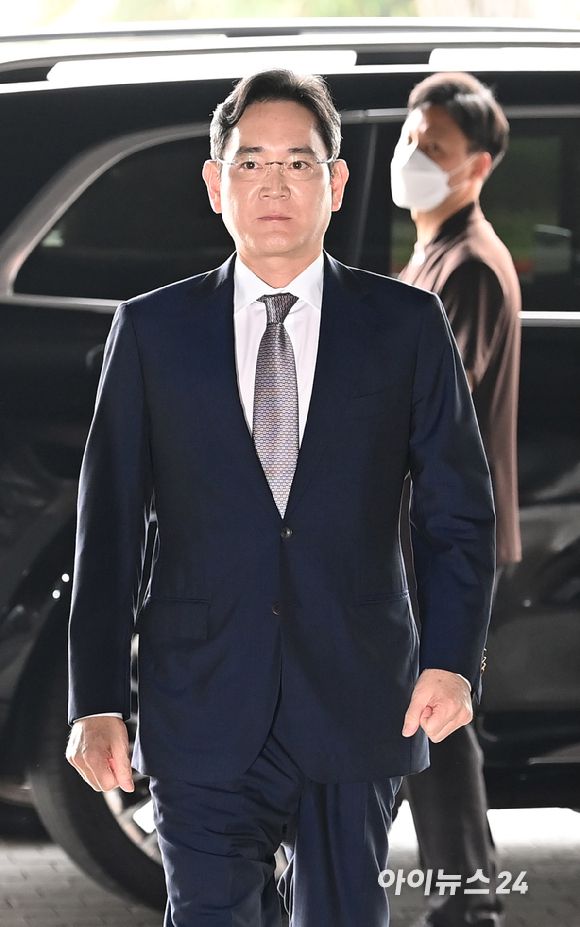 이재용 삼성전자 회장이 지난 1일 서울 중구 신라호텔에서 열린 '2023 삼성호암상 시상식'에 참석하고 있다. [사진=곽영래 기자]