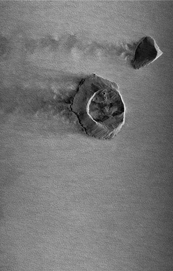 차세대소형위성2호 영상레이다 시험관측 사진. 통가(Tonga) 화산섬 ‘토푸아’(아래 섬) 분화구 및 ‘카우’ (위 섬). 2023.09.01. [사진=KAIST]