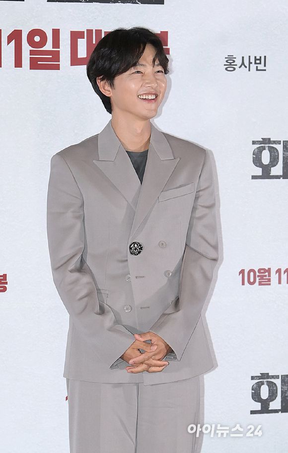 '현장을 훈훈하게 만든 사랑꾼' 배우 송중기가 22일 오후 서울 강남구 삼성동 메가박스 코엑스에서 열린 영화 '화란'(감독 김창훈) 언론시사회에 참석하고 있다. [사진=정소희 기자]