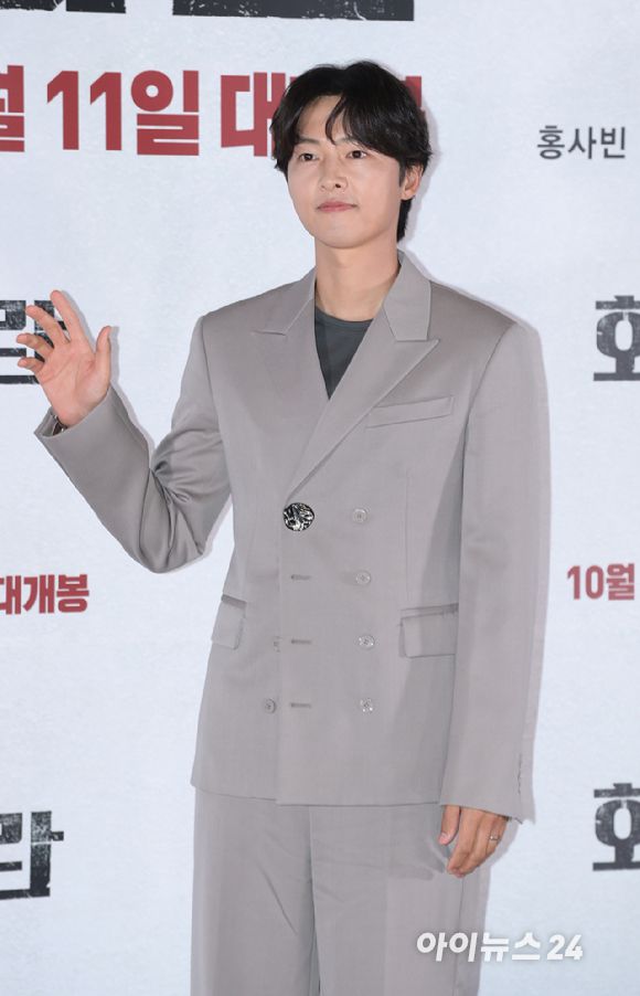 '느와르로 돌아왔어요' 배우 송중기가 22일 오후 서울 강남구 삼성동 메가박스 코엑스에서 열린 영화 '화란'(감독 김창훈) 언론시사회에 참석하고 있다. [사진=정소희 기자]