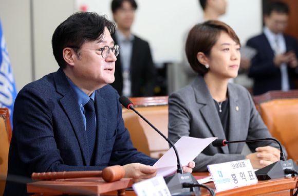 홍익표 더불어민주당 신임 원내대표가 27일 오전 서울 여의도 국회에서 열린 최고위원회의에서 발언을 하고 있다. [사진=뉴시스]
