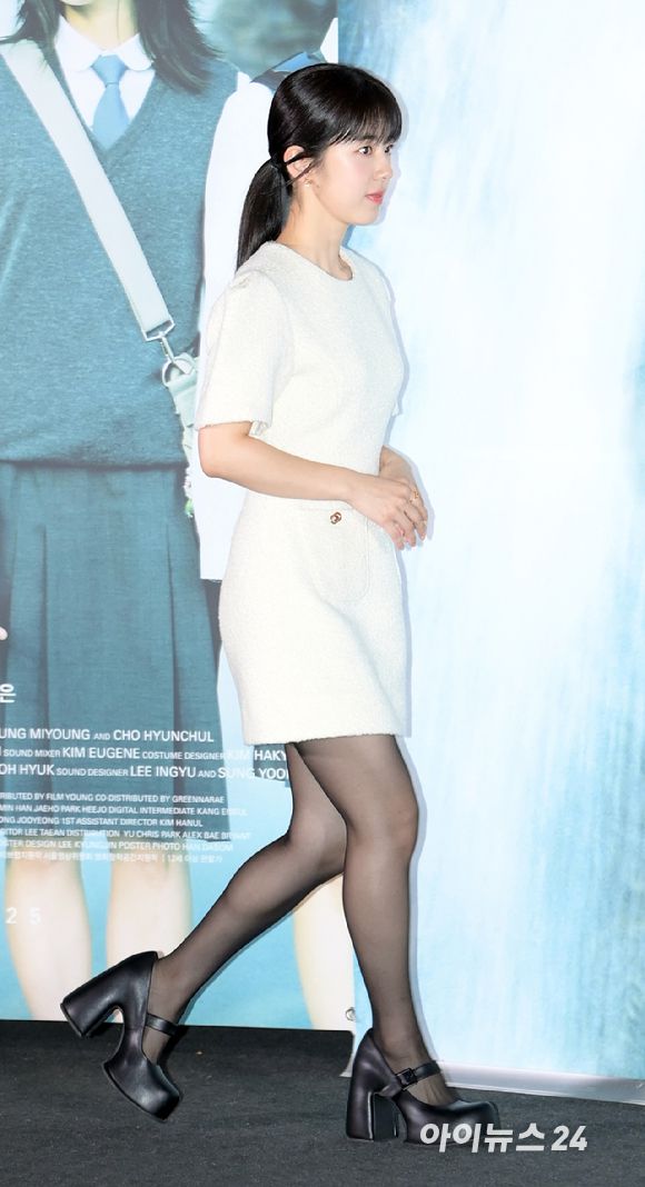 '초미니에 청키힐로 성킁성큼' 배우 박혜수가 10일 오후 서울 CGV 용산아이파크몰에서 열린 영화 '너와 나'(감독 조현철) 언론시사회에 참석하고 있다. [사진=정소희 기자]