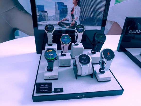 가민 웰니스 스마트워치 '베뉴 3' 시리즈 제품 모습. [사진=권용삼 기자]
