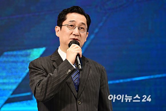 6일 서울 용산구 드래곤시티 호텔 3층 한라홀에서 열린 '아이포럼 2023'에서 유동원 유안타증권 글로벌자산배분본부장이 강연을 하고 있다. [사진=곽영래 기자]