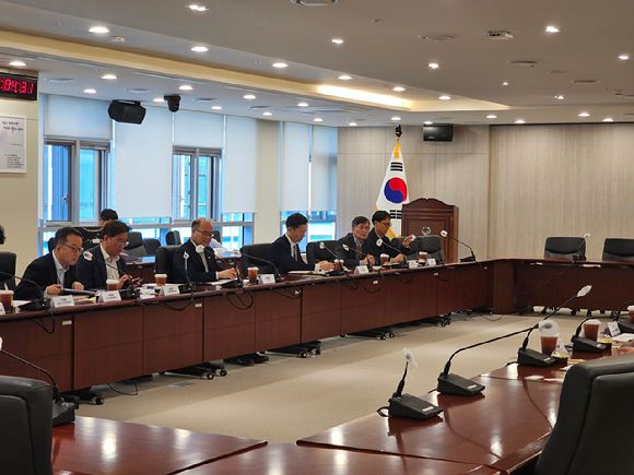 이창윤 과기정통부 제1차관이 9일 오후 3시, 과기정통부 대회의실에서 15개 주요 연구대학 산학협력단장들과 간담회를 개최했다. [사진=과기정통부]