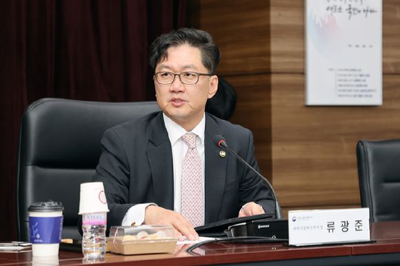 류광준 과학기술혁신본부장이 8일 한국연구재단에서 열린 연구관리전문기관 R&D 현안간담회에서 발언하고 있다. [사진=과기정통부]