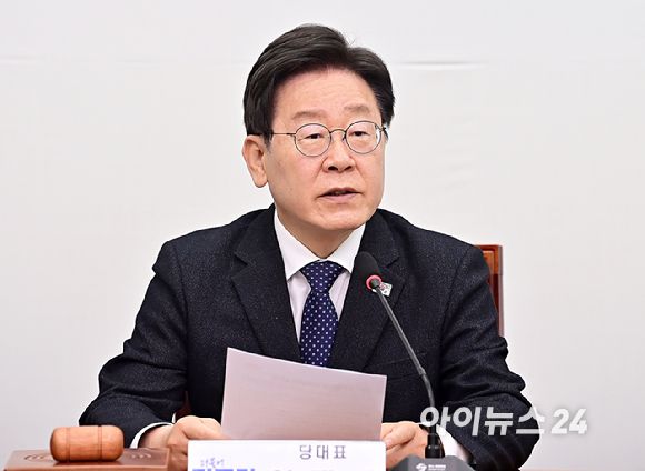 이재명 더불어민주당 대표가 26일 오전 서울 여의도 국회에서 열린 최고위원회의에서 발언하고 있다. [사진=곽영래 기자]