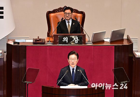 이재명 더불어민주당 대표가 10일 오전 서울 여의도 국회에서 열린 제422회 국회(임시회) 제2차 본회의에서 더불어민주당 교섭단체대표연설에서 연설을 하고 있다. [사진=곽영래 기자]